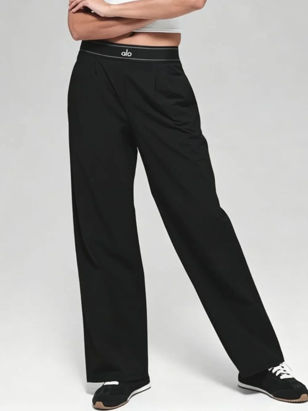 NWT 😘😀 ALO Yoga Black Suit Up Pants ( Regular ) 30-inch inner seam